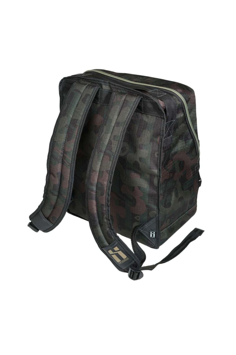 _0002_Mr.-Serious-metro-backpack-shoulder-straps-camouflage